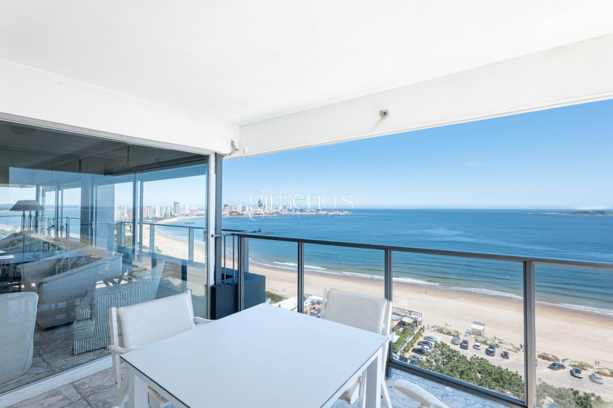 Apartamento en Venta 3 Dormitorios y Dependencia Playa Mansa Punta del Este