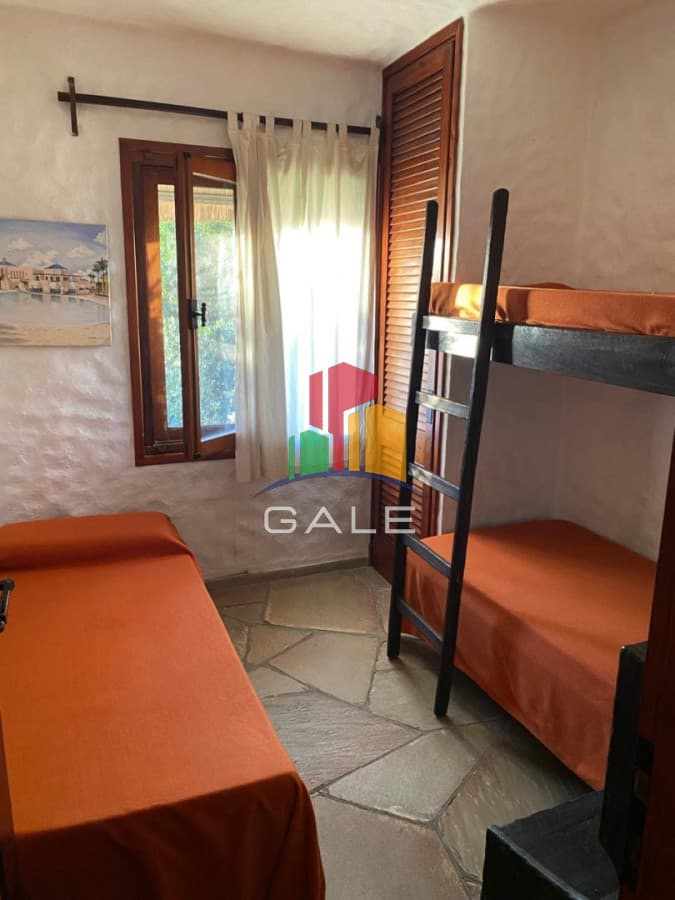 Gale Propiedades & Escribanía Casa ID.5326 - Expléndida casa en venta frente a la laguna