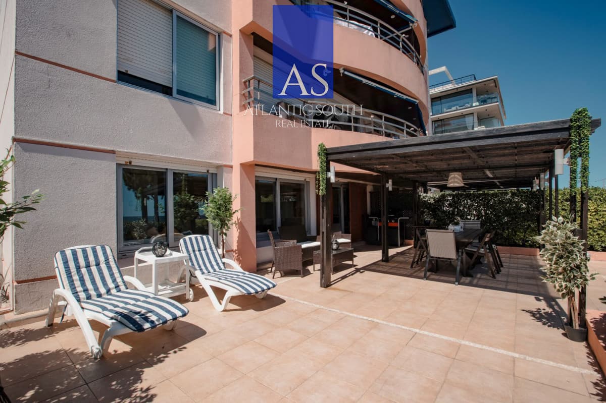 Apartamento en primera línea con vista y piscina propia
