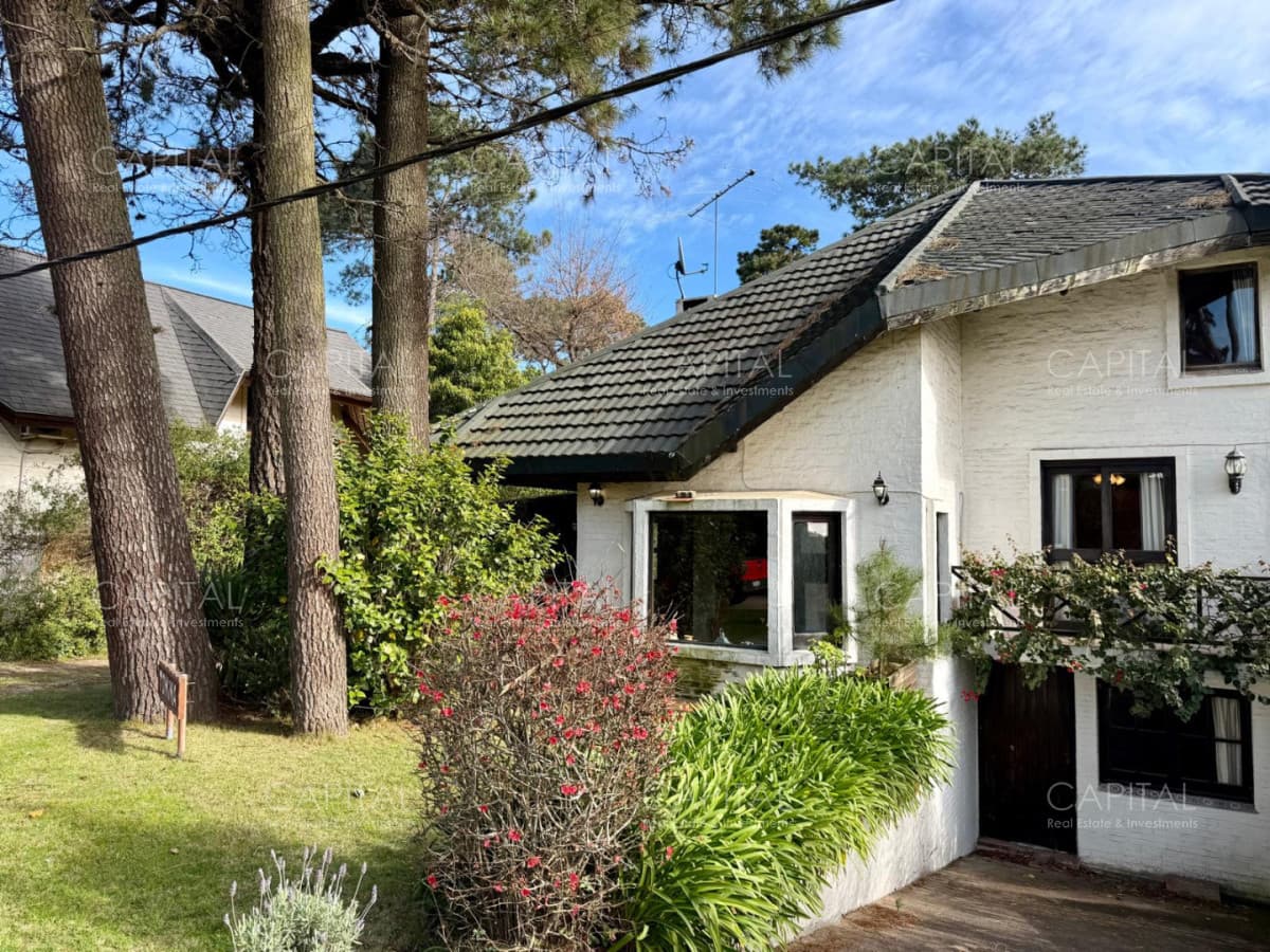 Hermosa casa en venta con piscina en punta del este