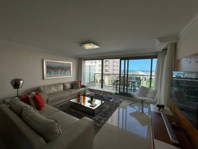 Apartamento de 4 Dormitorios en venta en Ocean Tower, Punta del Este.  -