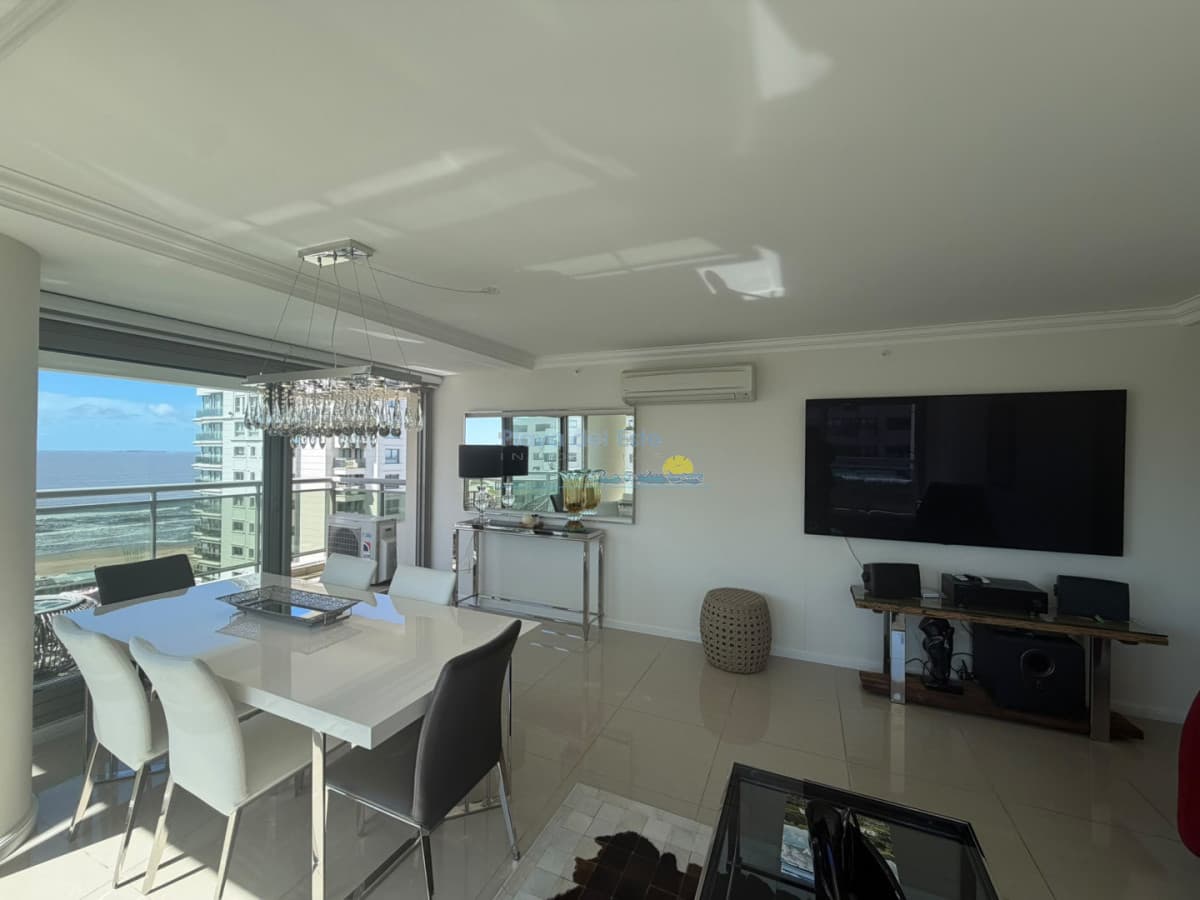 Apartamento de 2 dormitorios en venta en Torre Imperiale , Punta del este , Playa brava  - Inmobiliaria Playa del Este