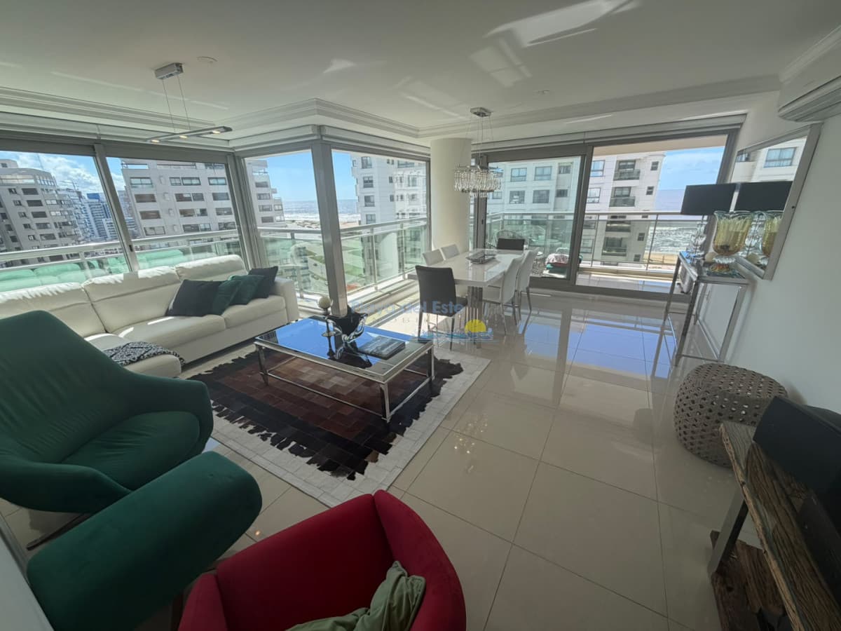 Apartamento de 2 dormitorios en venta en Torre Imperiale , Punta del este , Playa brava  - Inmobiliaria Playa del Este