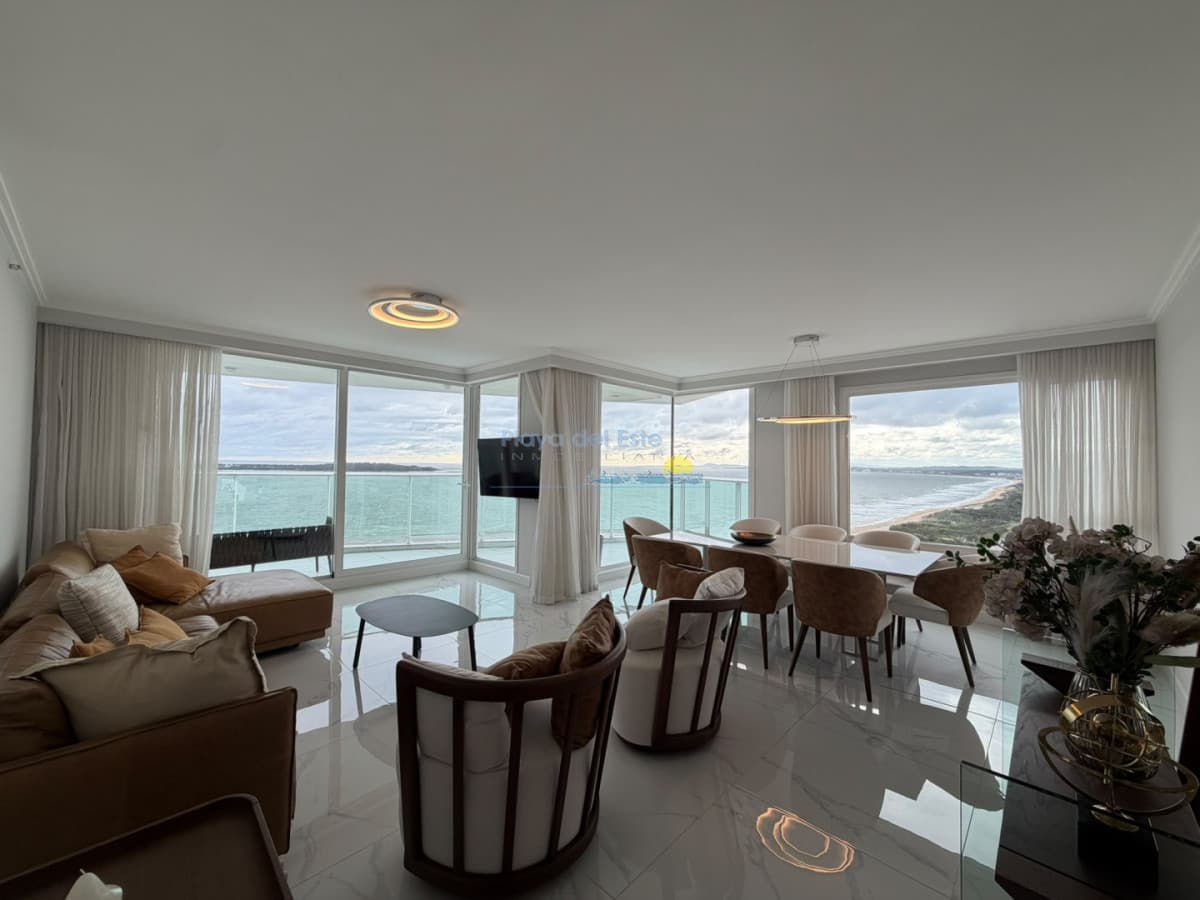 Apartamento en venta de 3 dormitorios y servicio en edificio Paramount , Playa mansa , Punta del este - Inmobiliaria Playa del Este