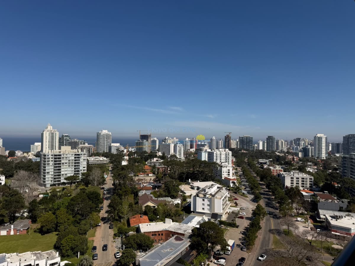 Apartamento en alquiler de 2 dormitorios en Punta del este  - Inmobiliaria Playa del Este