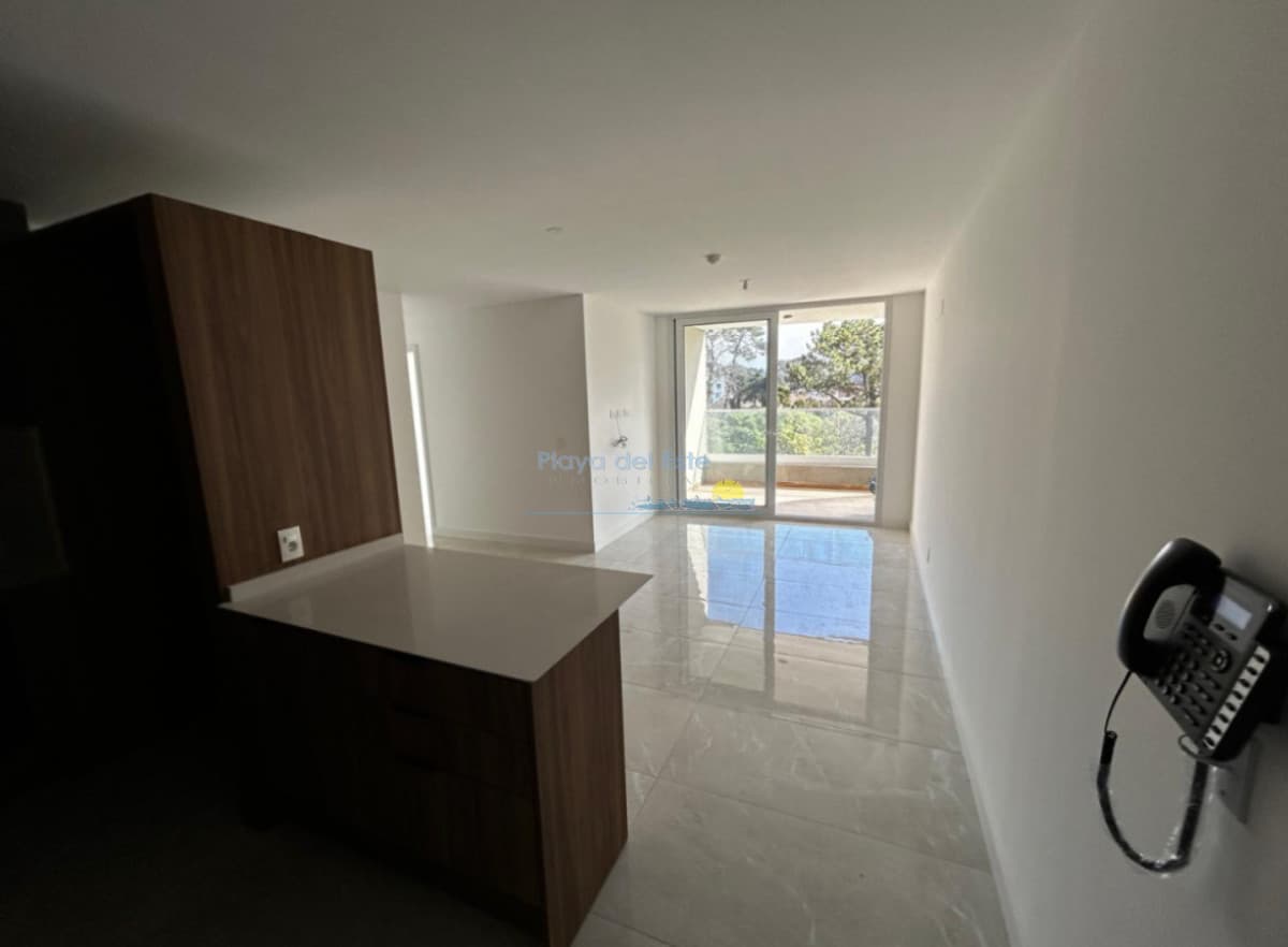 Apartamento en venta de 1 dormitorio y medio en Punta del este , playa brava  - Inmobiliaria Playa del Este