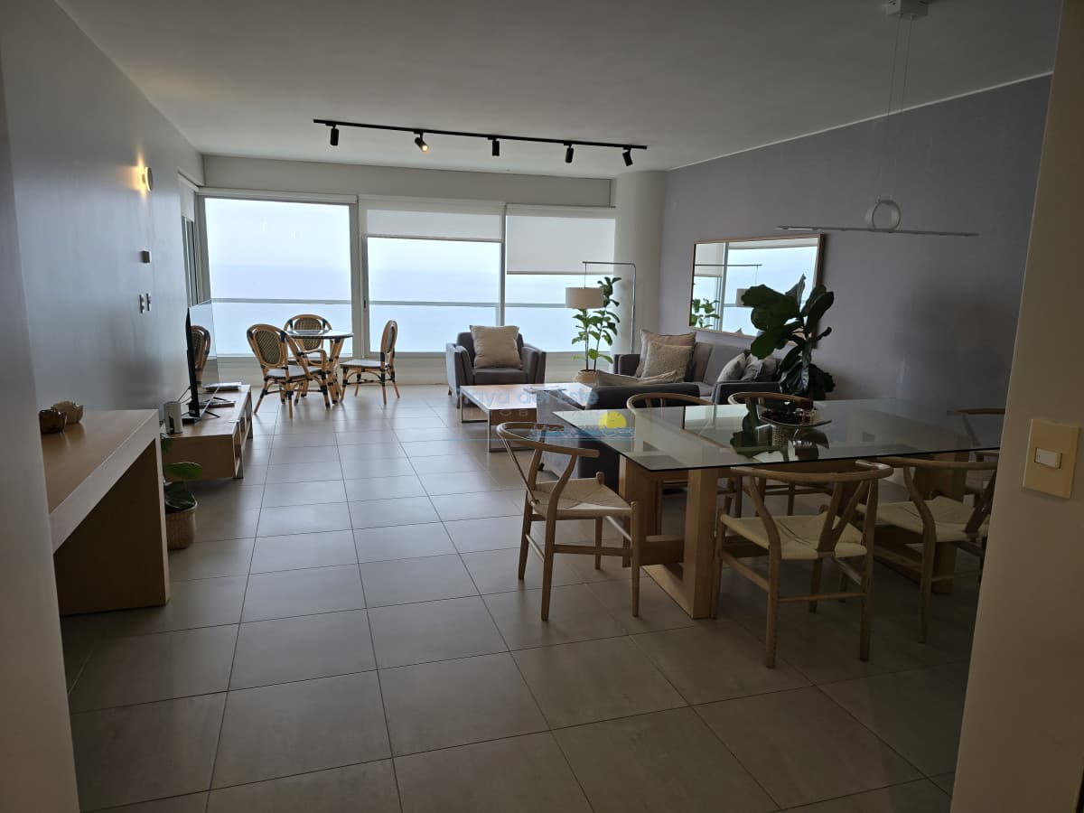 Apartamento en venta de 2 dormitorios en Torre Le parc , Punta del este , Playa brava - Inmobiliaria Playa del Este