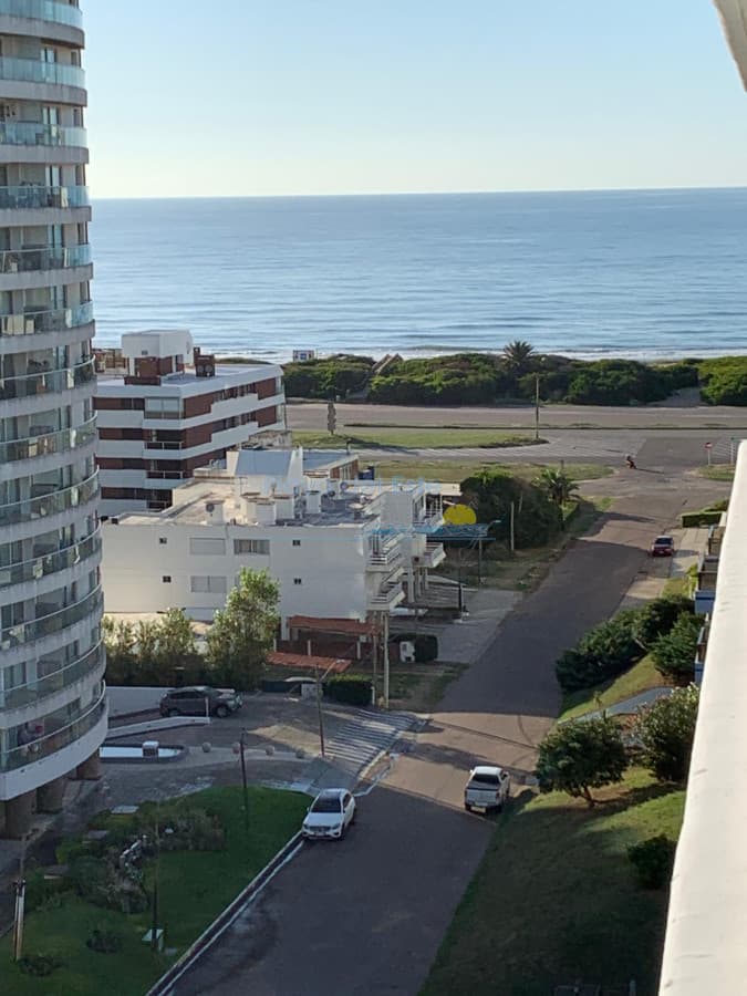 Apartamento en venta de 2 dormitorios en Punta del este , Chronos , Aidy Grill , Playa brava  - Inmobiliaria Playa del Este