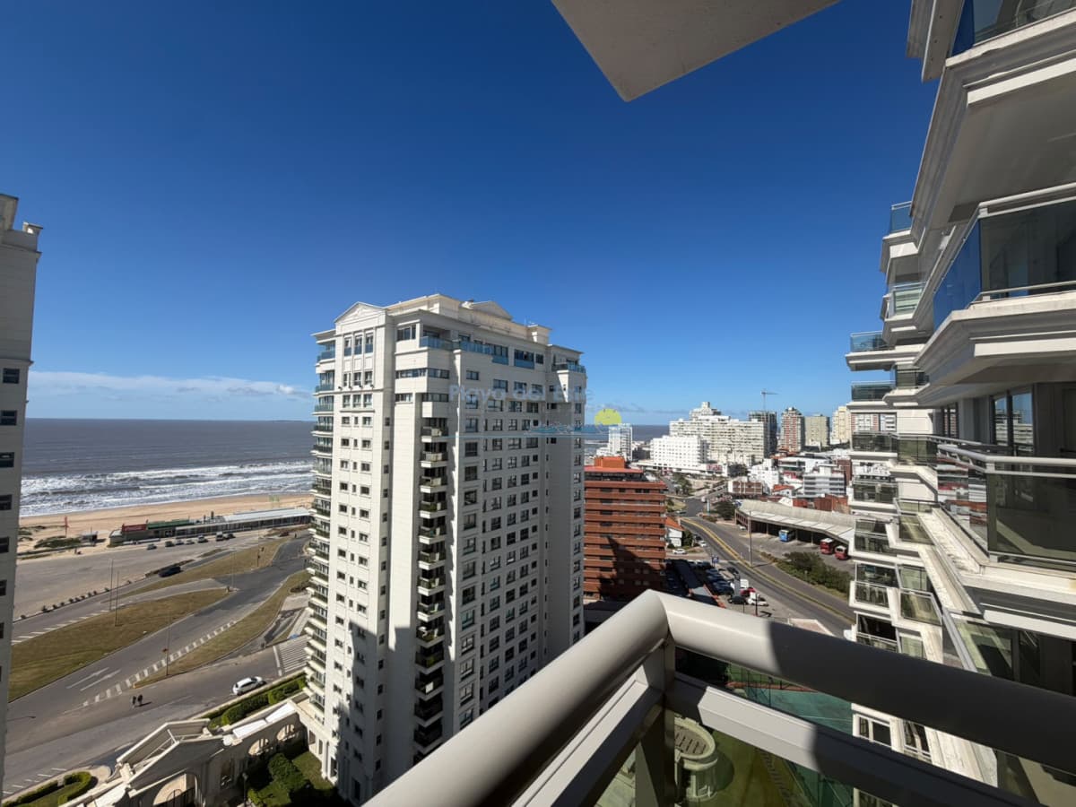 Apartamento de 2 dormitorios en venta en Torre Imperiale , Punta del este , Playa brava  - Inmobiliaria Playa del Este