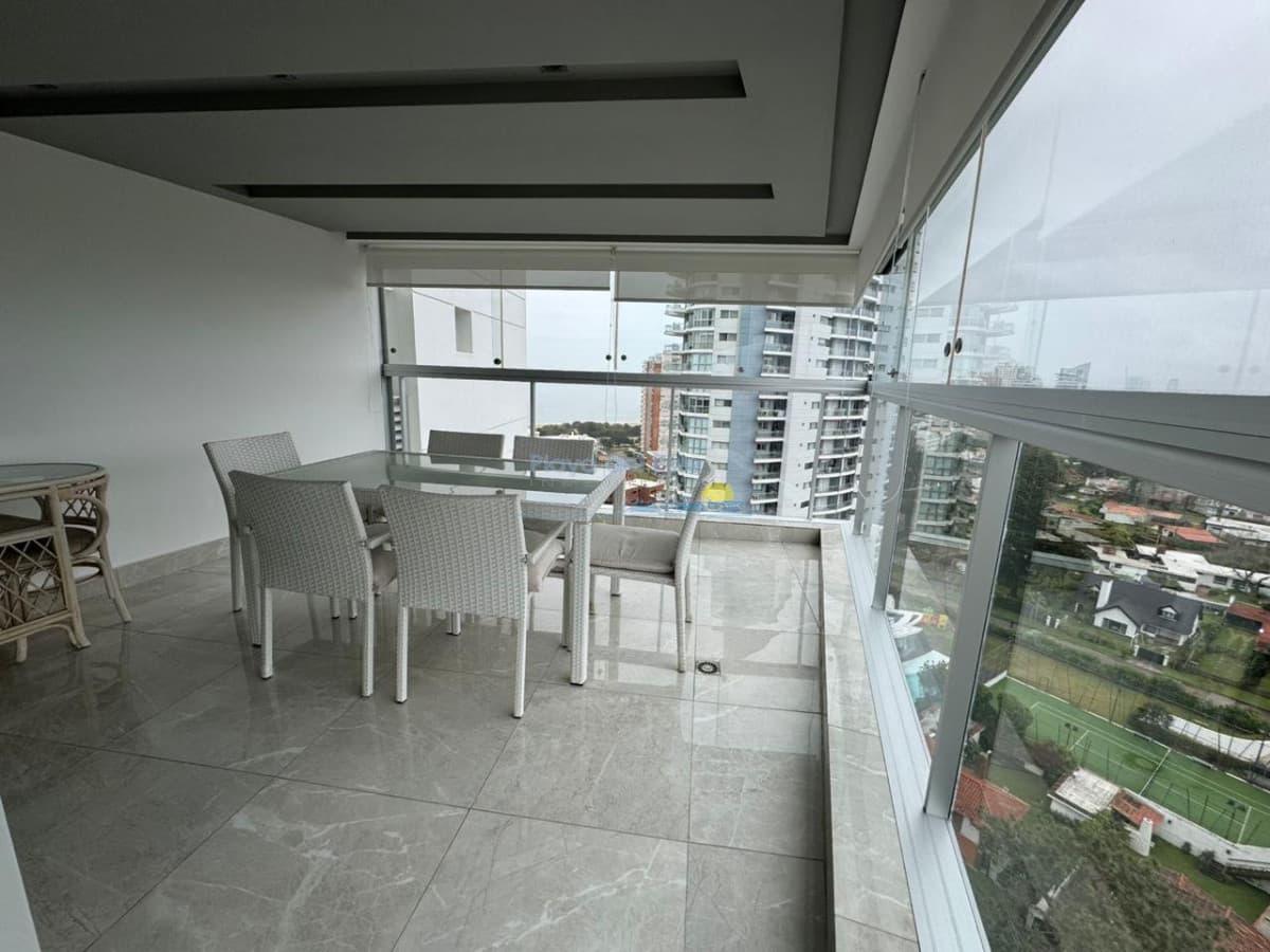 Apartamento de 2 dormitorios en Alquiler Temporal en Punta del este , Miami Boulevard , Playa mansa  - Inmobiliaria Playa del Este
