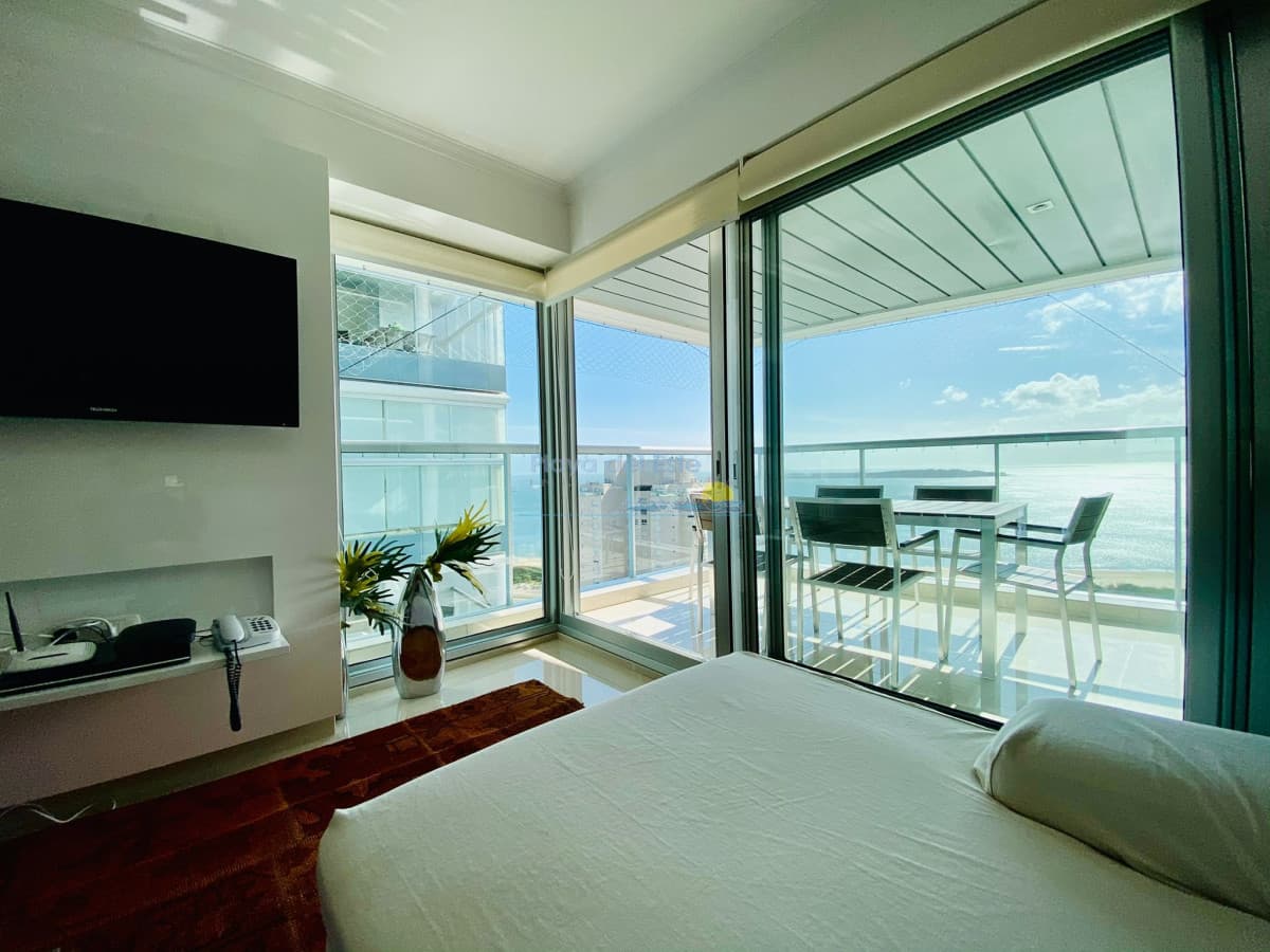Apartamento de 2 Dormitorios en Venta en Punta del este , Playa Mansa , Miami Boulevard , Vista al mar  - Inmobiliaria Playa del Este