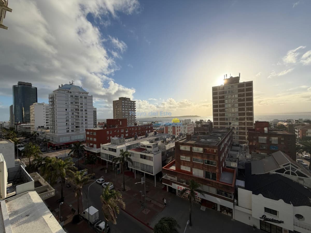 Apartamento en Venta de 2 dormitorios  en Punta del este , Gorlero , Península  - Inmobiliaria Playa del Este