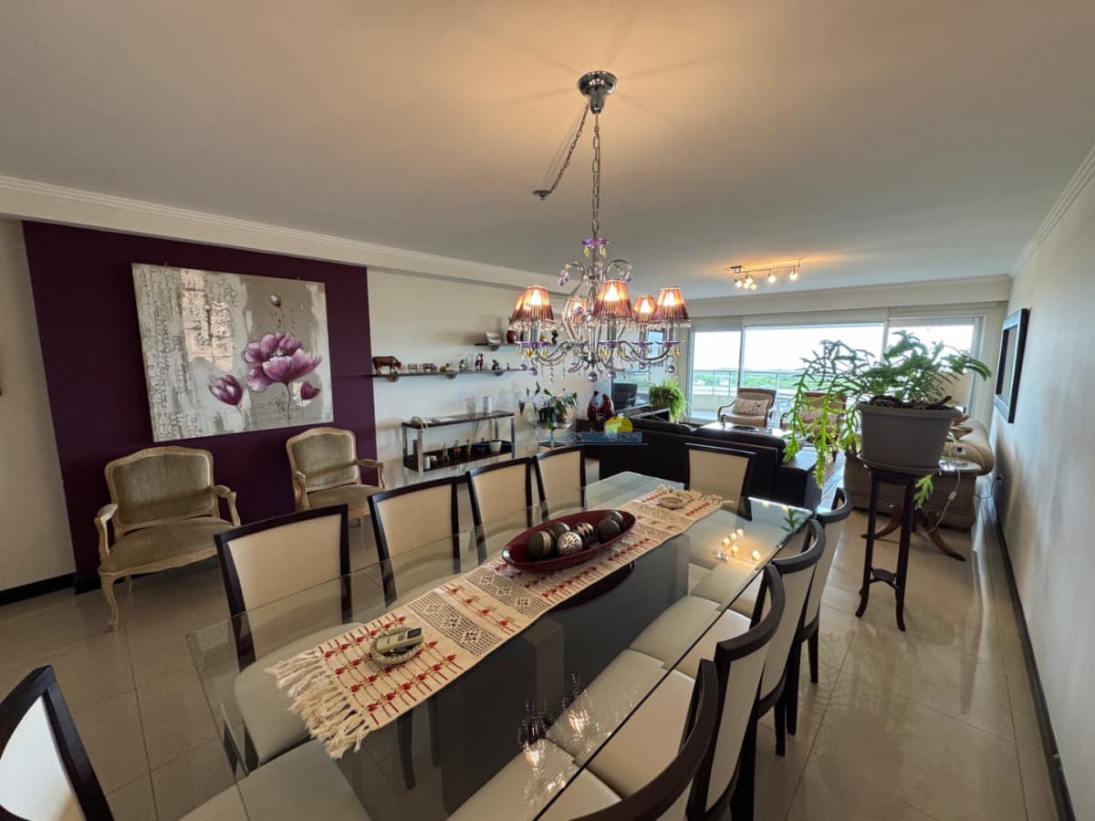 Apartamento en alquiler temporal de 4 dormitorios en Torre Lobos , Punta del este  - Inmobiliaria Playa del Este
