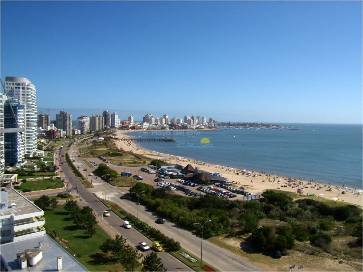 Apartamento en Venta de 3 dormitorios en Punta del este , Playa Mansa , Edificio Tequendama , Frente al mar  - Inmobiliaria Playa del Este