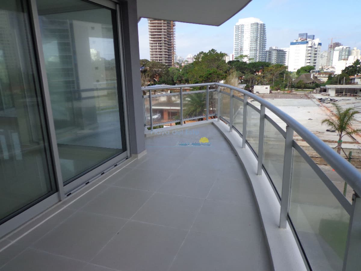 Apartamento en Venta de 3 Dormitorios en Punta del este, Edificio Sunrise , Playa Mansa  - Inmobiliaria Playa del Este