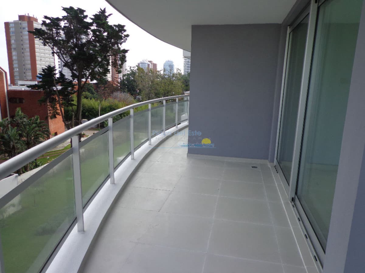 Apartamento en Venta de 3 Dormitorios en Punta del este, Edificio Sunrise , Playa Mansa  - Inmobiliaria Playa del Este