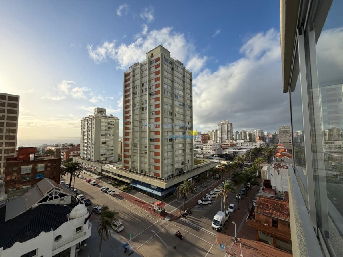 Apartamento en Venta de 2 dormitorios  en Punta del este , Gorlero , Península  - Inmobiliaria Playa del Este