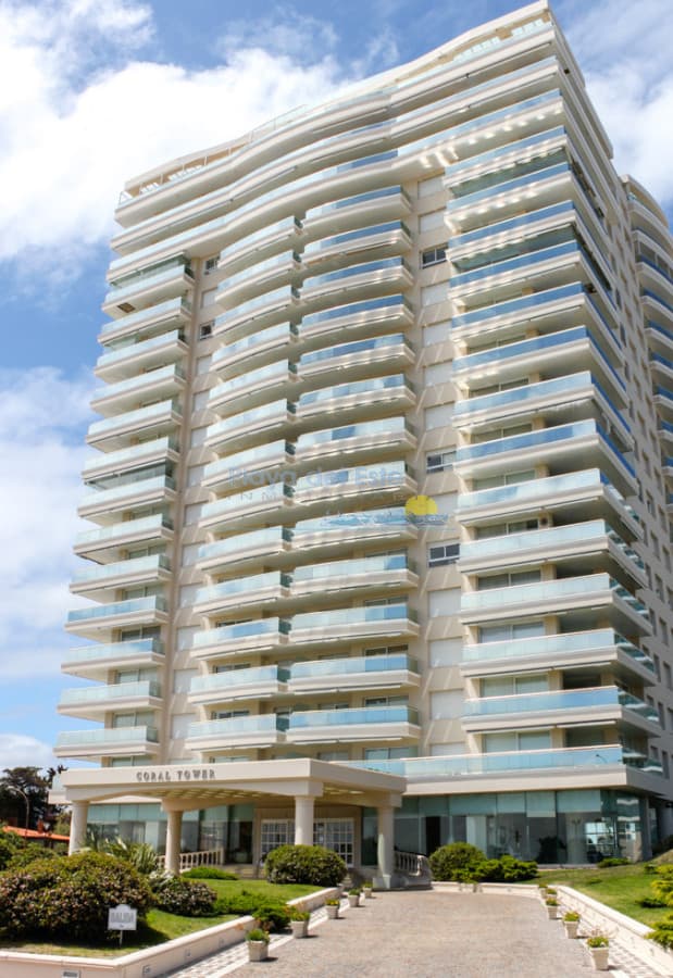 Apartamento en Venta de 3 Dormitorios en Edificio Coral , Punta del este , Playa Mansa  - Inmobiliaria Playa del Este