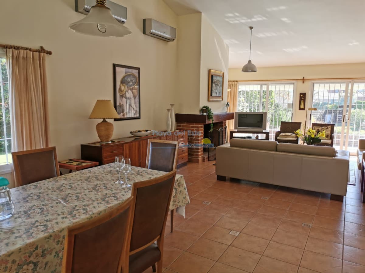 Casa en venta en Punta del este de 4 dormitorios , Playa mansa - Inmobiliaria Playa del Este