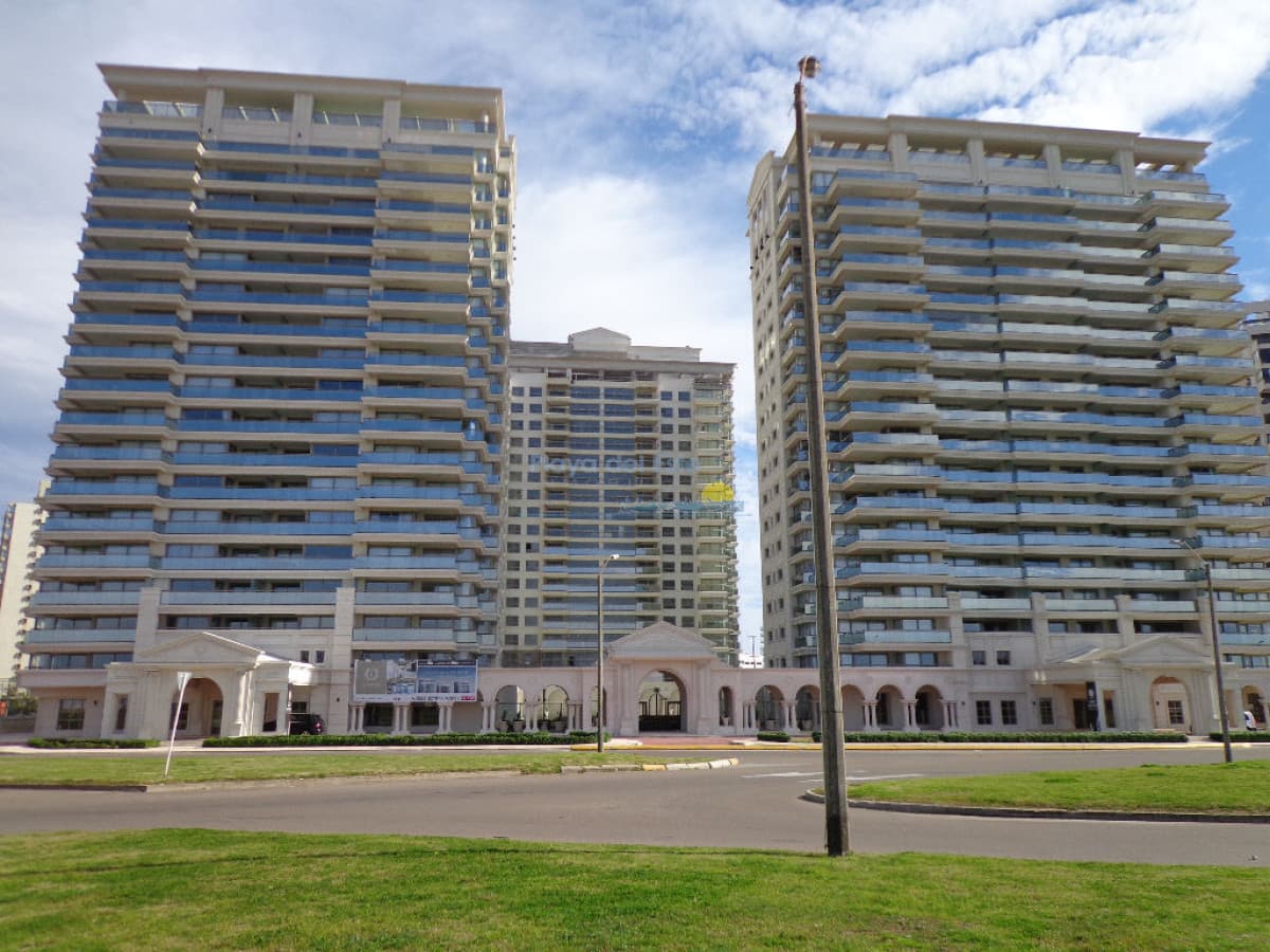 Apartamento en venta de 4 dormitorios en Torre Imperiale , Punta del este  - Inmobiliaria Playa del Este