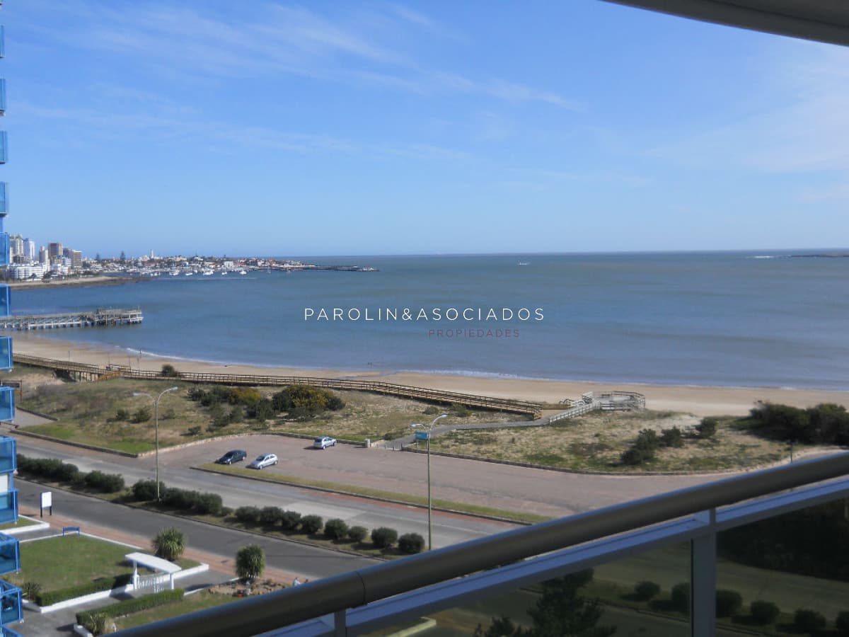Apartamento en venta de 3 dormitorios en Coral Tower, Punta del Este