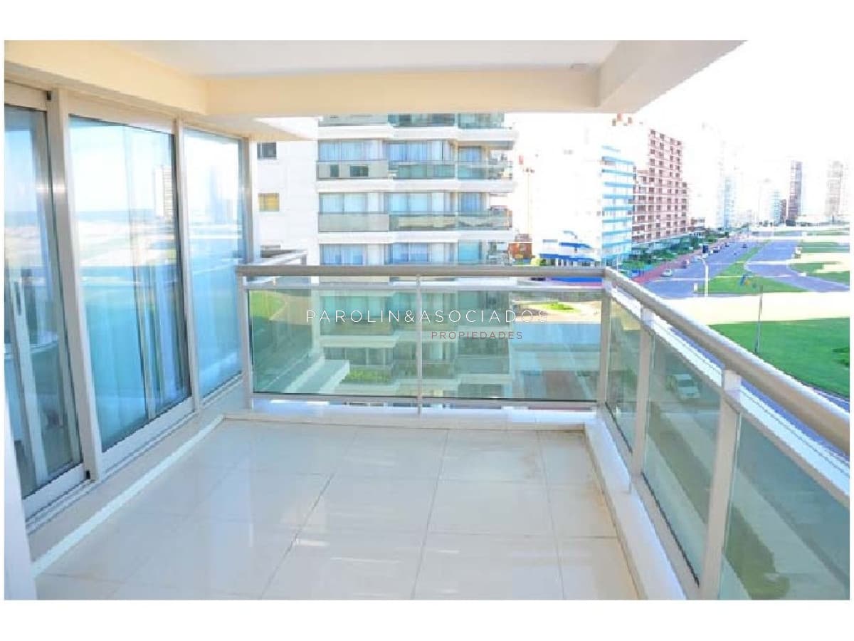 Apartamento en venta de 3 dormitorios en Torre Imperiale, Punta del Este.