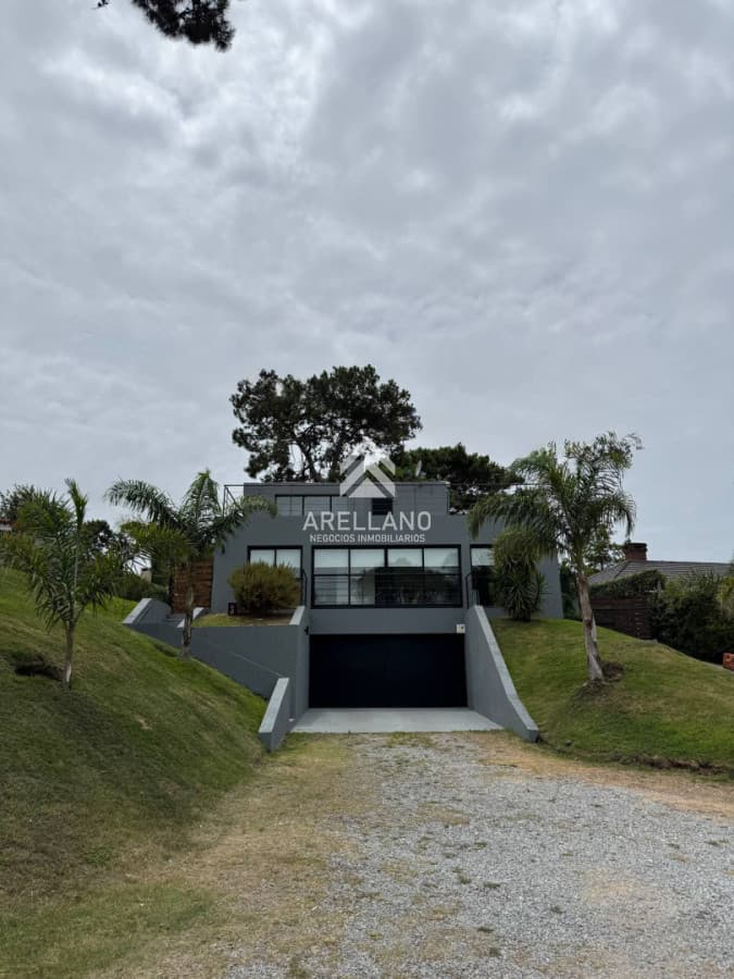 Casa ID.7012 - Alquiler de temporada Casa de 3 dormitorios en Cantegril , Punta del este , Playa Mansa