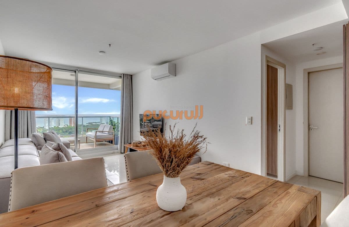 Apartamento en venta de 1 dormitorio en Punta del este , Playa brava , Torre con servicios , Gala vista