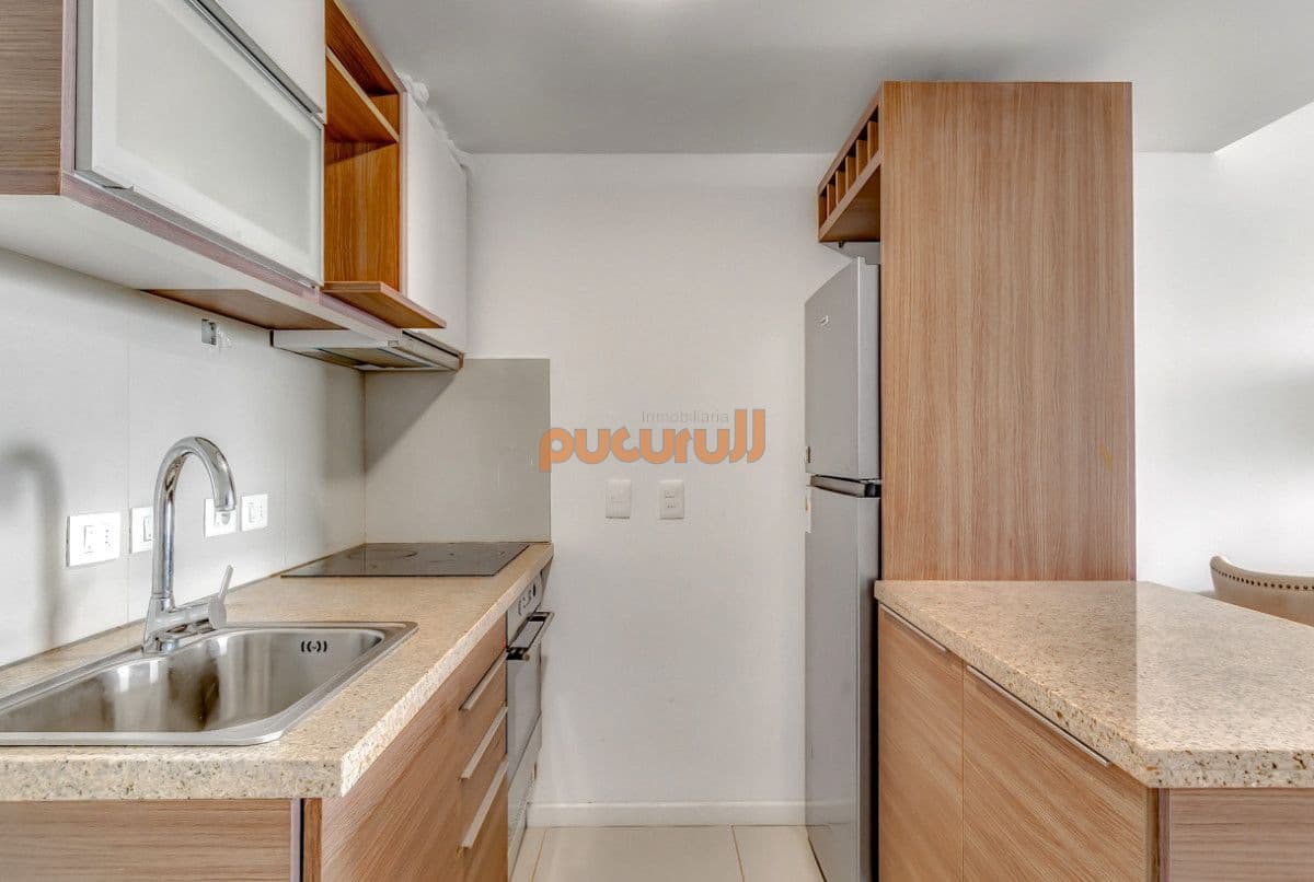 Apartamento en venta de 1 dormitorio en Punta del este , Playa brava , Torre con servicios , Gala vista