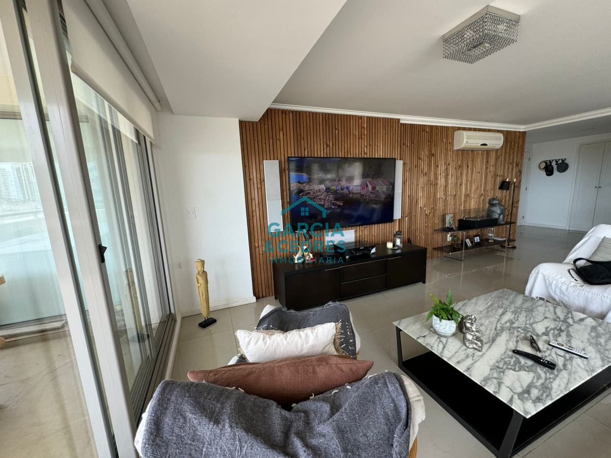 Apartamento de 4 dormitorios en Torre Imperiale, Playa brava