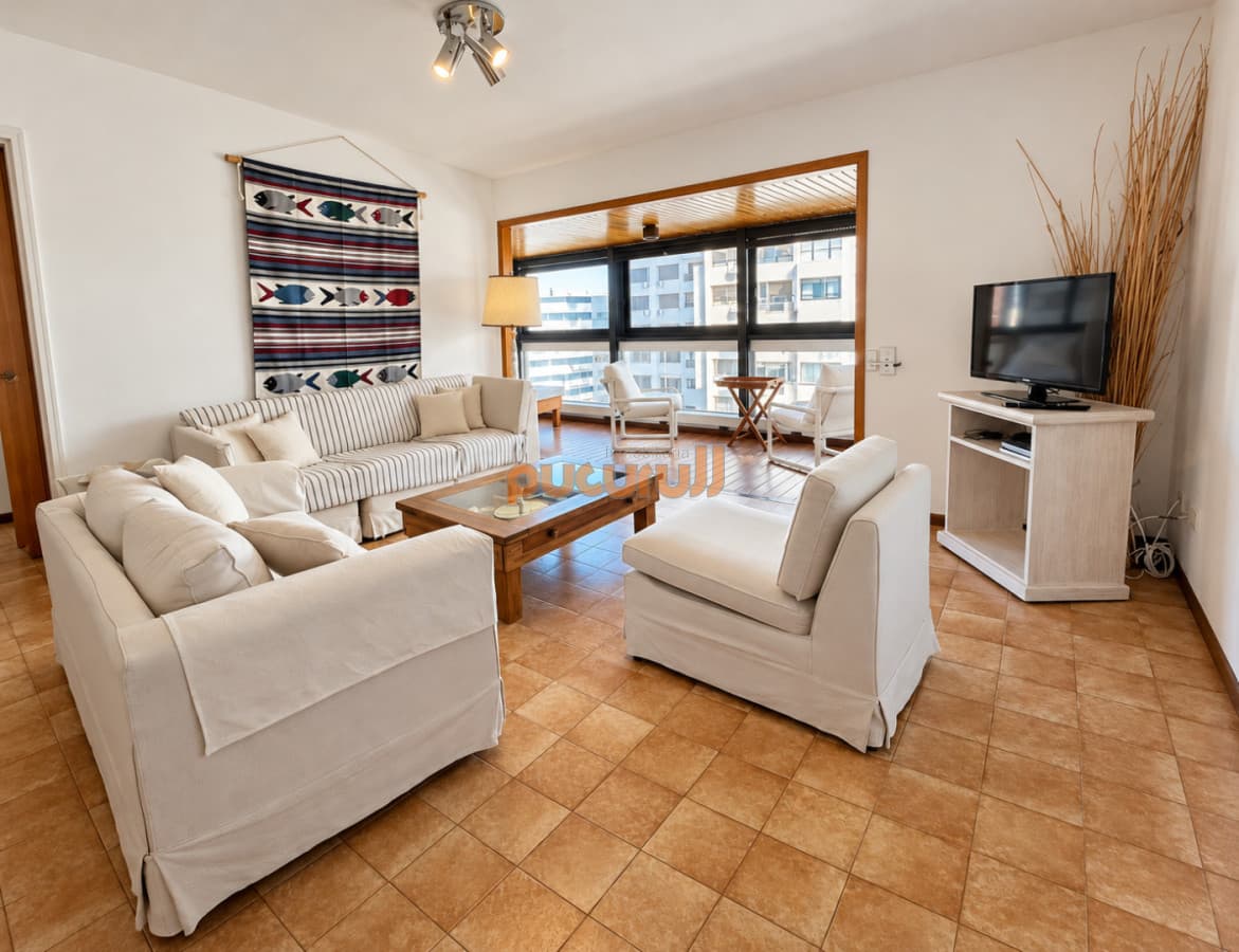 Parada 1 de Playa Brava, frente a Los Dedos | 2 dorm y 2 baños | Venta