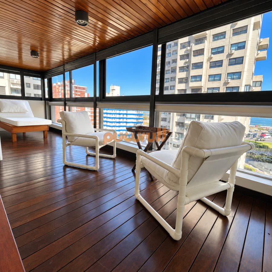 Parada 1 de Playa Brava, frente a Los Dedos | 2 dorm y 2 baños | Venta