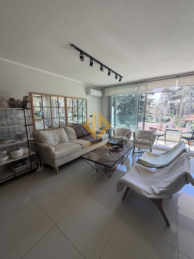 Venta Apartamento 2 Dormitorios En Suite Av Roosevelt Parada 16