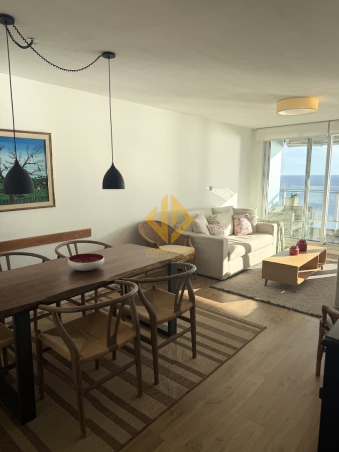 Venta en Seasons Tower - Piso alto en Mansa, 2 suites, a 100 m del mar