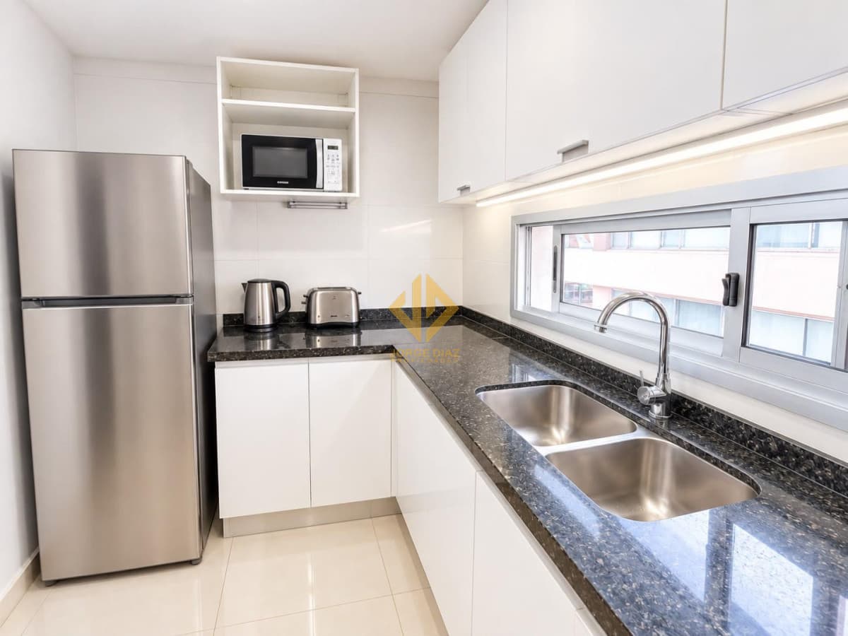 Venta Apartamento en Península - Edificio Ayres del Puerto, a cuadras del puerto