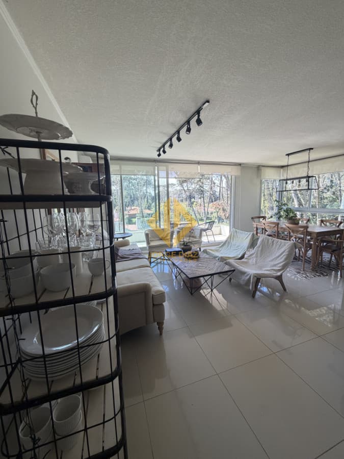 Venta Apartamento 2 Dormitorios En Suite Av Roosevelt Parada 16