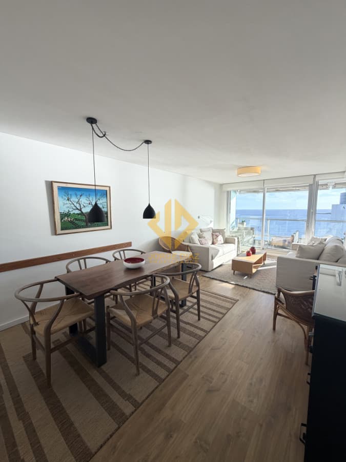 Venta en Seasons Tower - Piso alto en Mansa, 2 suites, a 100 m del mar
