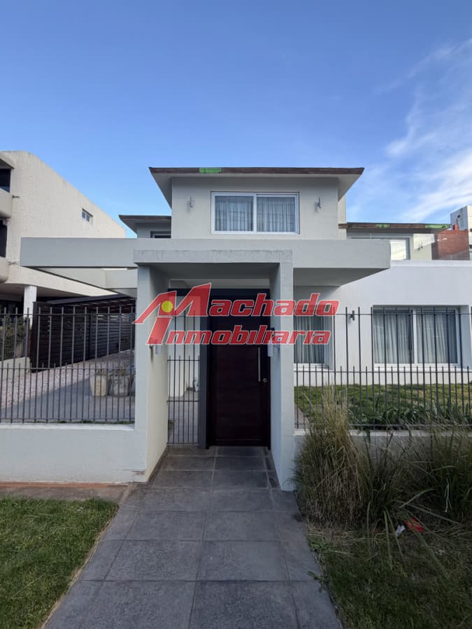 Casa de 3 dormitorios en venta en Punta del Este.