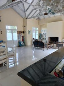 Casa en alquiler 4 dormitorios y dependencia. Piscina climatizada en Montoya  -