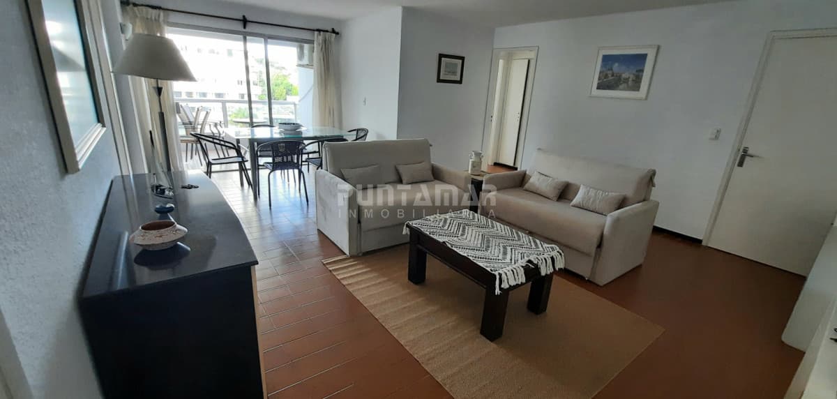 DEPARTAMENTO DE 3 DORMITORIOS CON BALCON   -