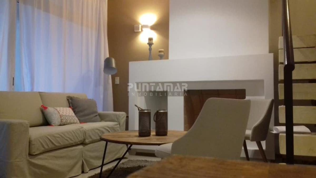 MODERNO APARTAMENTO DE 3 DORMITORIOS CON AZOTEA EN MANANTIALES   -