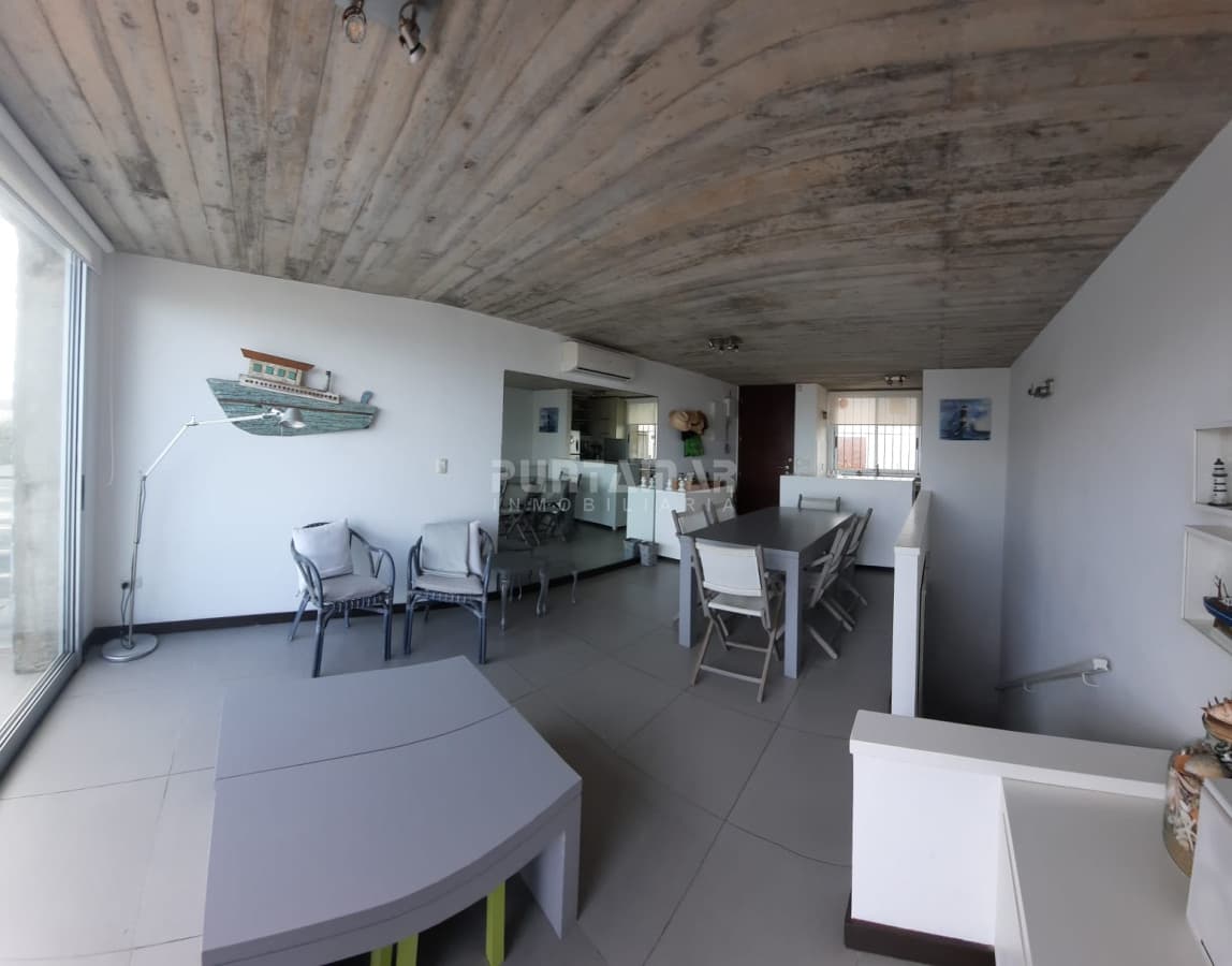 APARTAMENTO DE 4 DORMITORIOS CON INCREIBLES VISTAS AL MAR  -