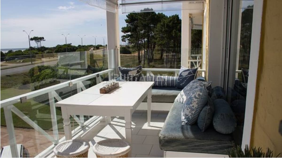 Apartamento ID.212329 - CONFORTABLE Y CALIDO APARTAMENTO A LA VENTA FRENTE AL MAR , UBICADO EN PRDA 39 DE PLAYA BRAVA