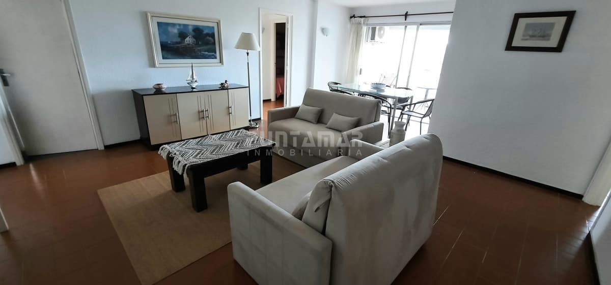 DEPARTAMENTO DE 3 DORMITORIOS CON BALCON   -