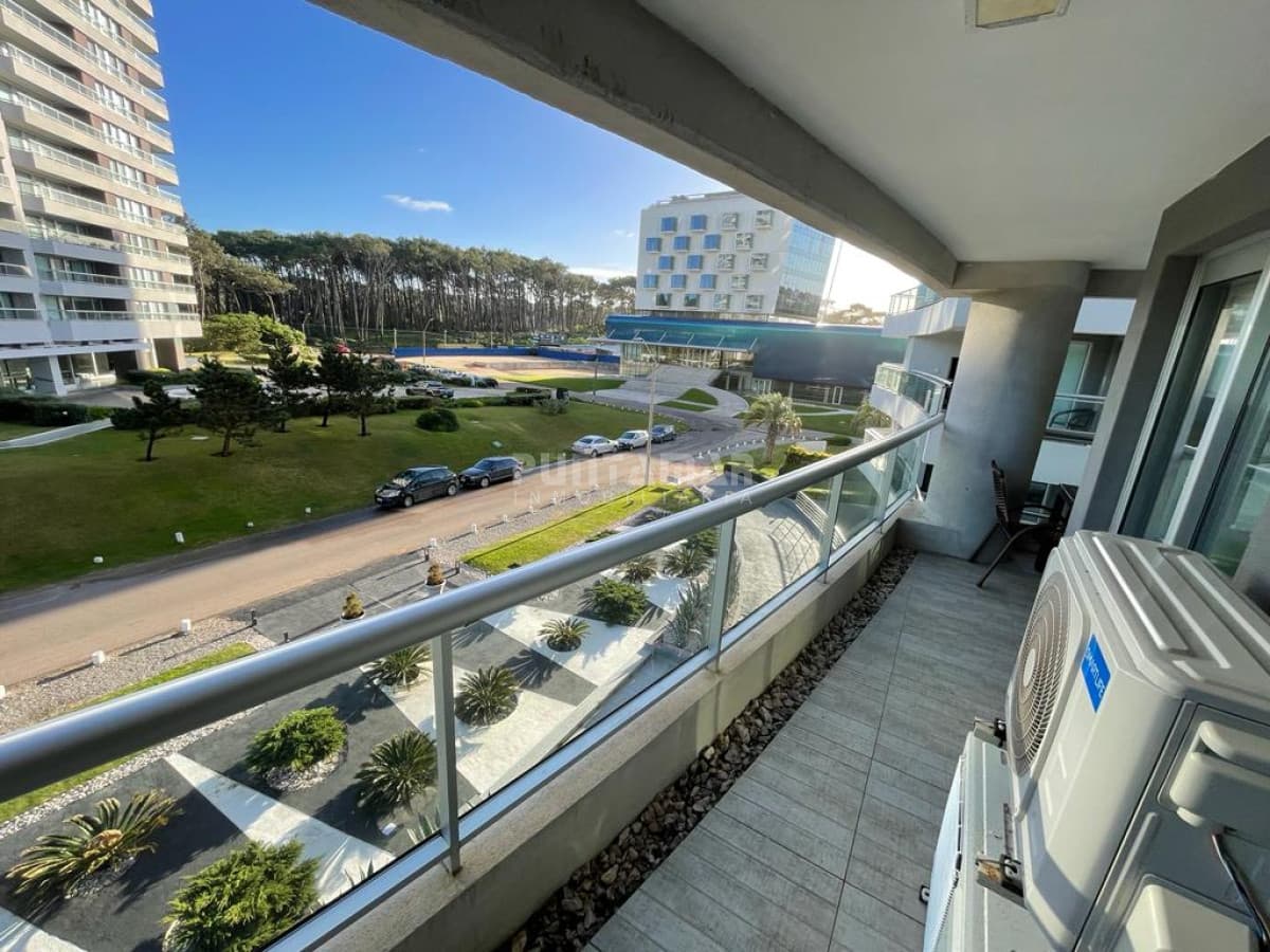 DEPARTAMENTO DE 1 DORMITORIO EN PARADA 10 DE PLAYA BRAVA   -