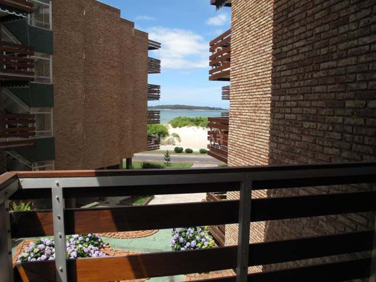 DEPARTAMENTO DE 2 DORMITORIOS EN LA MANSA  -