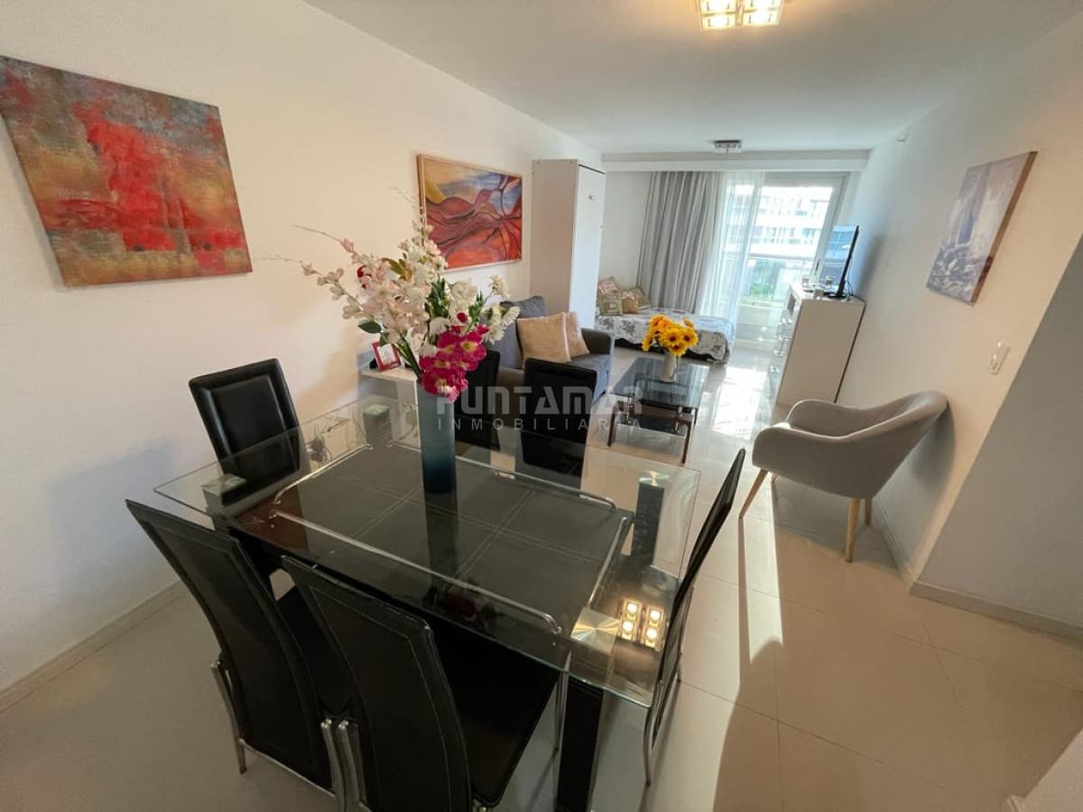 DEPARTAMENTO DE 1 DORMITORIO EN PARADA 10 DE PLAYA BRAVA   -