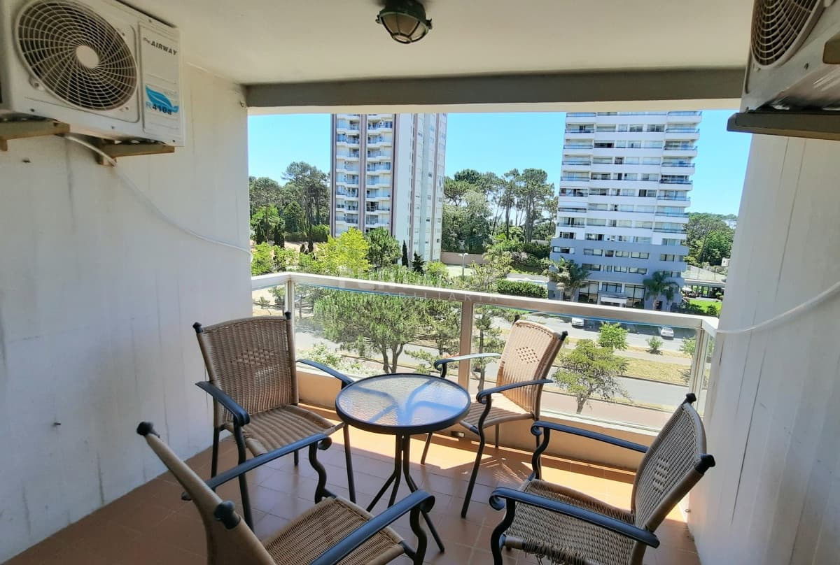 DEPARTAMENTO DE 3 DORMITORIOS CON BALCON   -