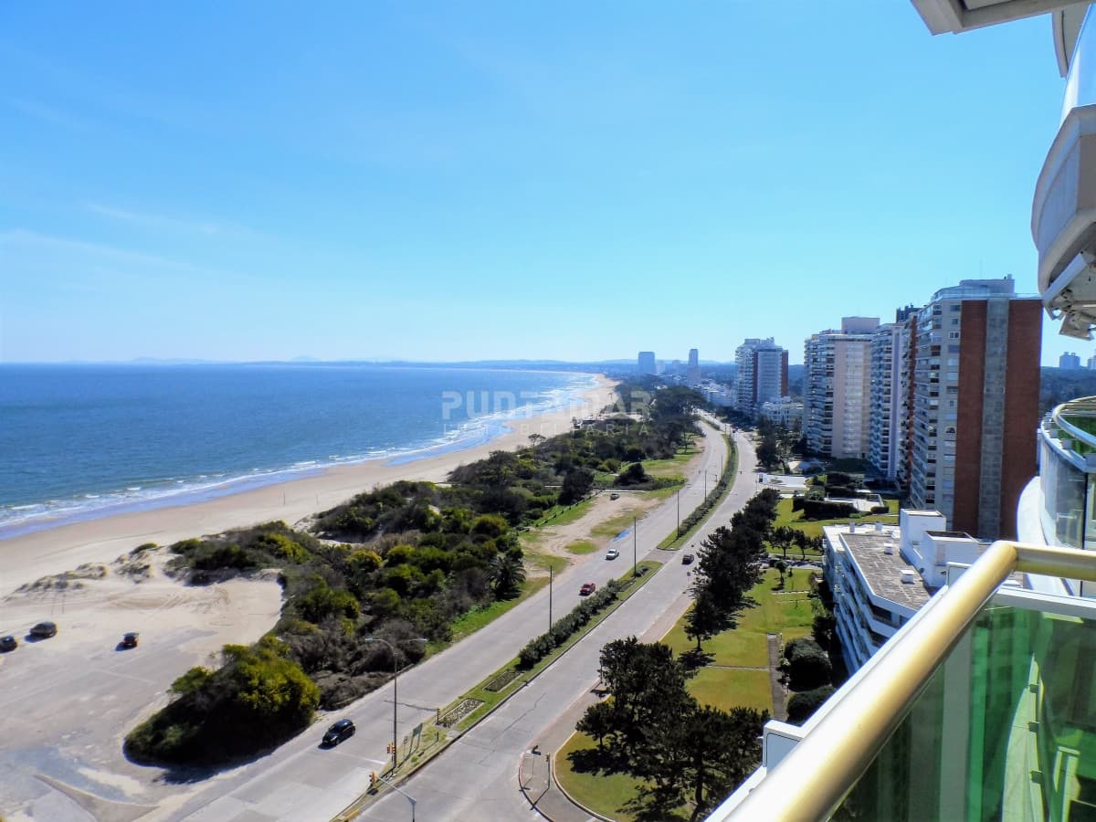 DEPARTAMENTO EN EDIFICIO DE GRAN CATEGORIA EN LA MANSA  -