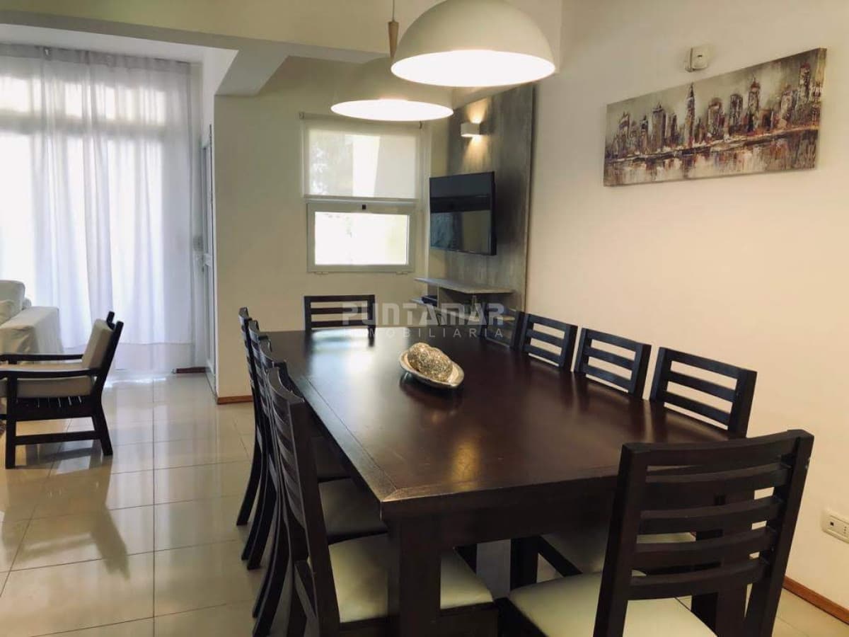 Alquiler departamento tipo PH en Manantiales  -